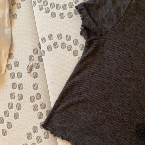 Ruffled grey tee shirt - Picture 2 of 2